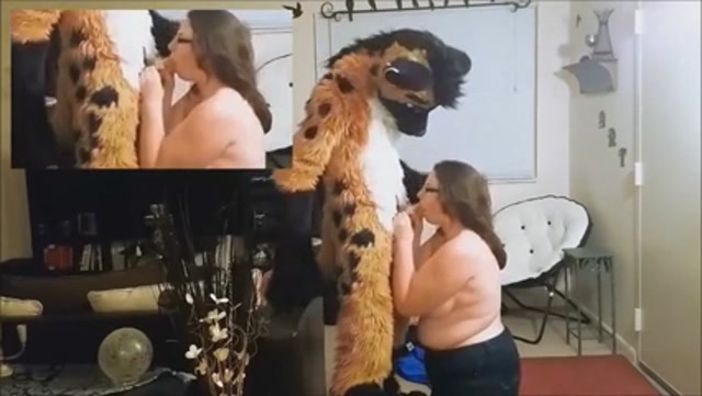 Giraffe Furry Porn Shemale - BBW fucked by a man in furry costume