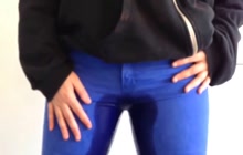 GF taking a leak in her blue pants