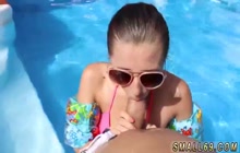 19 yo blowing the cock of the poolman